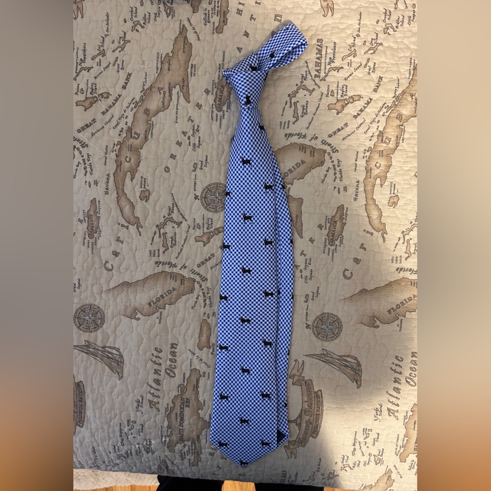 Black dog pattern tie
